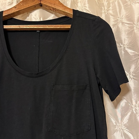 Aritzia Babaton Black Short Sleeve Pocket Tee Shirt - Picture 3 of 9